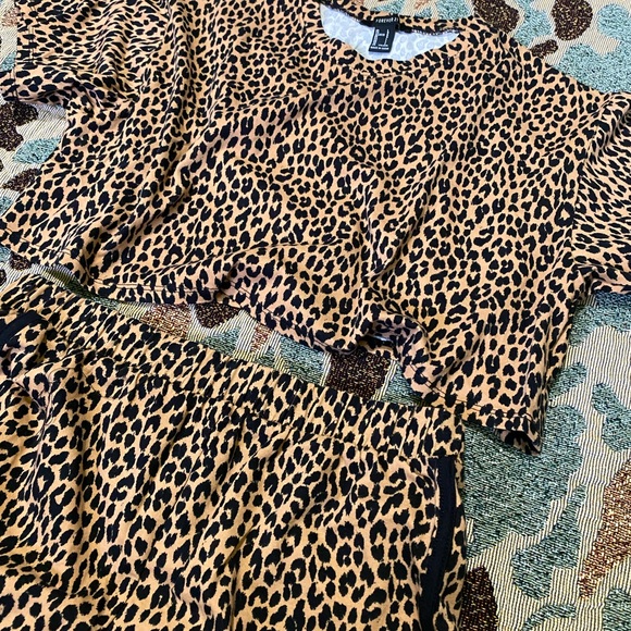 Forever 21 Cheetah Set - Picture 4 of 6